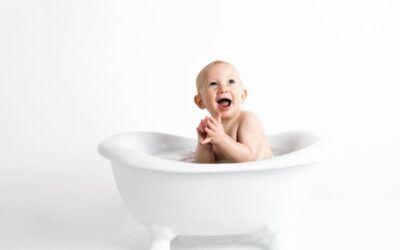 Jak się kąpać, by nie wylać dziecka z kąpielą?